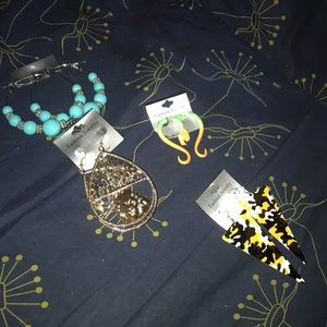 4/30$ Earring Bundles .